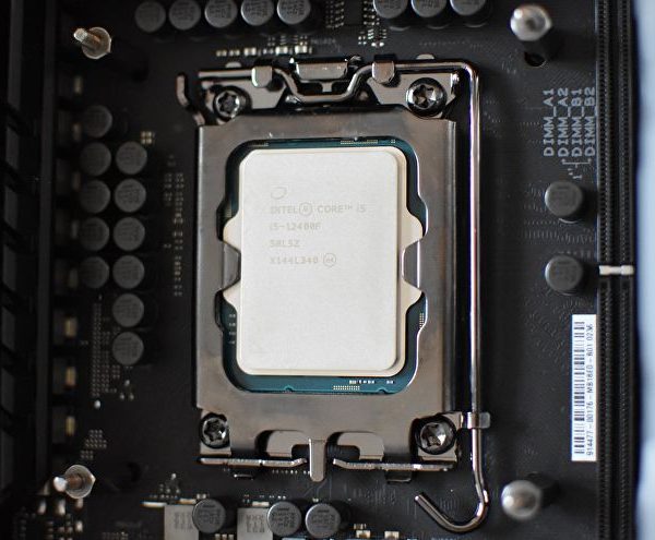 Intel Core i5-12400F