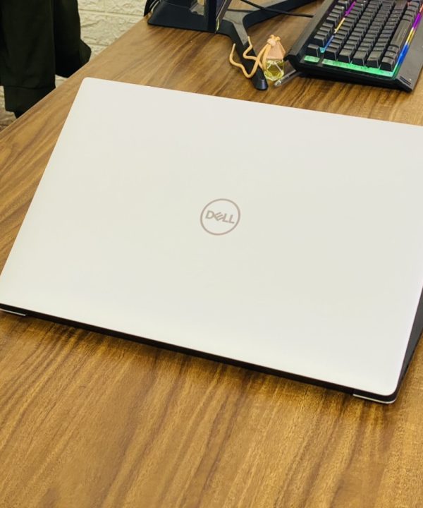 Laptop Dell Precision 5540 i7 9850H - Ram 16 - SSD 256 - T1000 - FHD 15 Laptop Dell Precision 5540 i7 9850H - Ram 16 - SSD 256 - T1000 - FHD